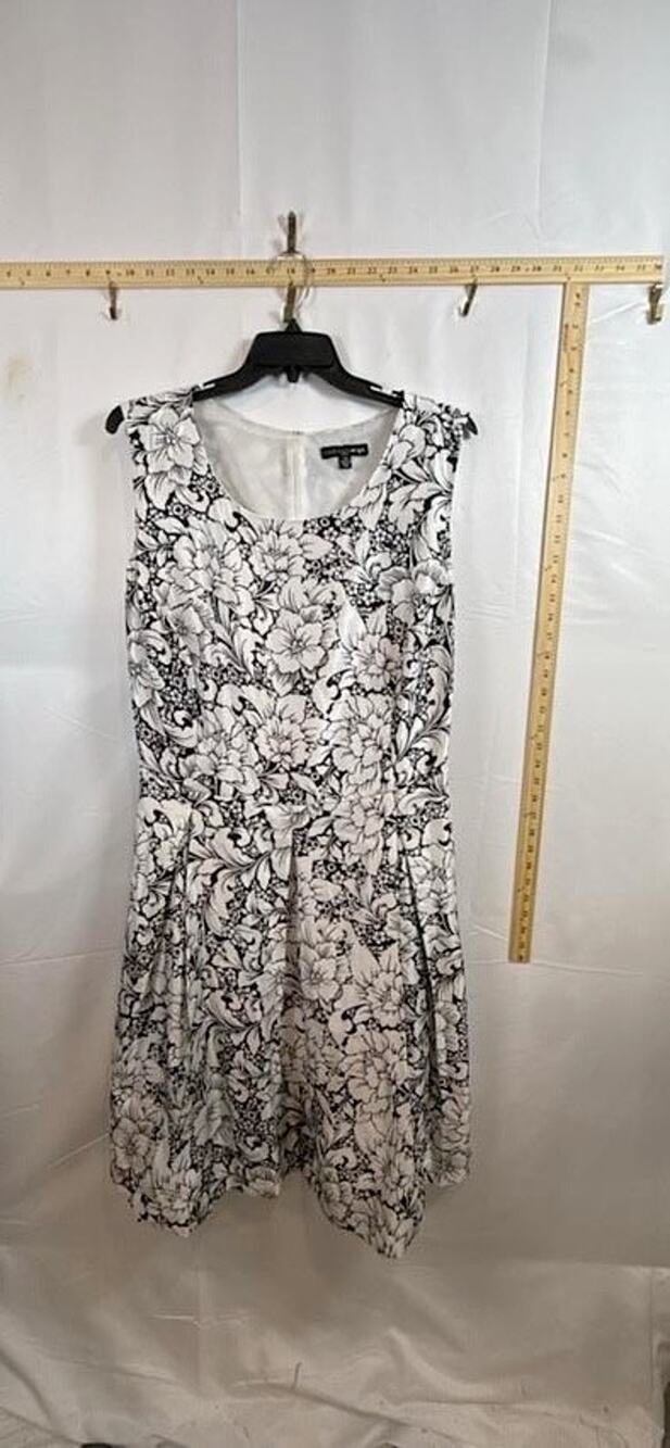 MADISON LEIGH WOMAN Womens Plus Size 24W Dress Sleeveless Black White Floral